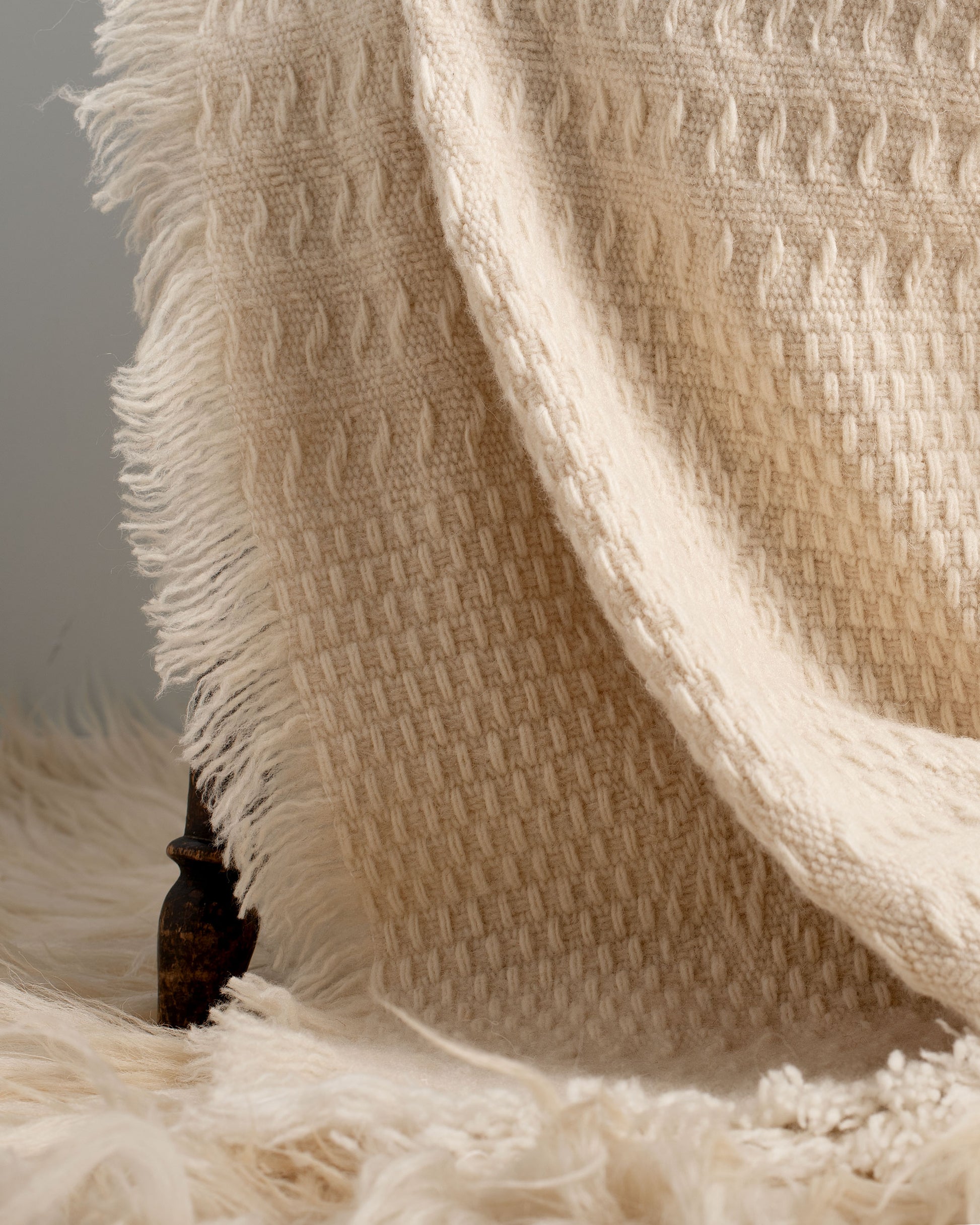 Handwoven Thick Wool Blanket - Made of 100% Pure Wool – Luvian Woollens