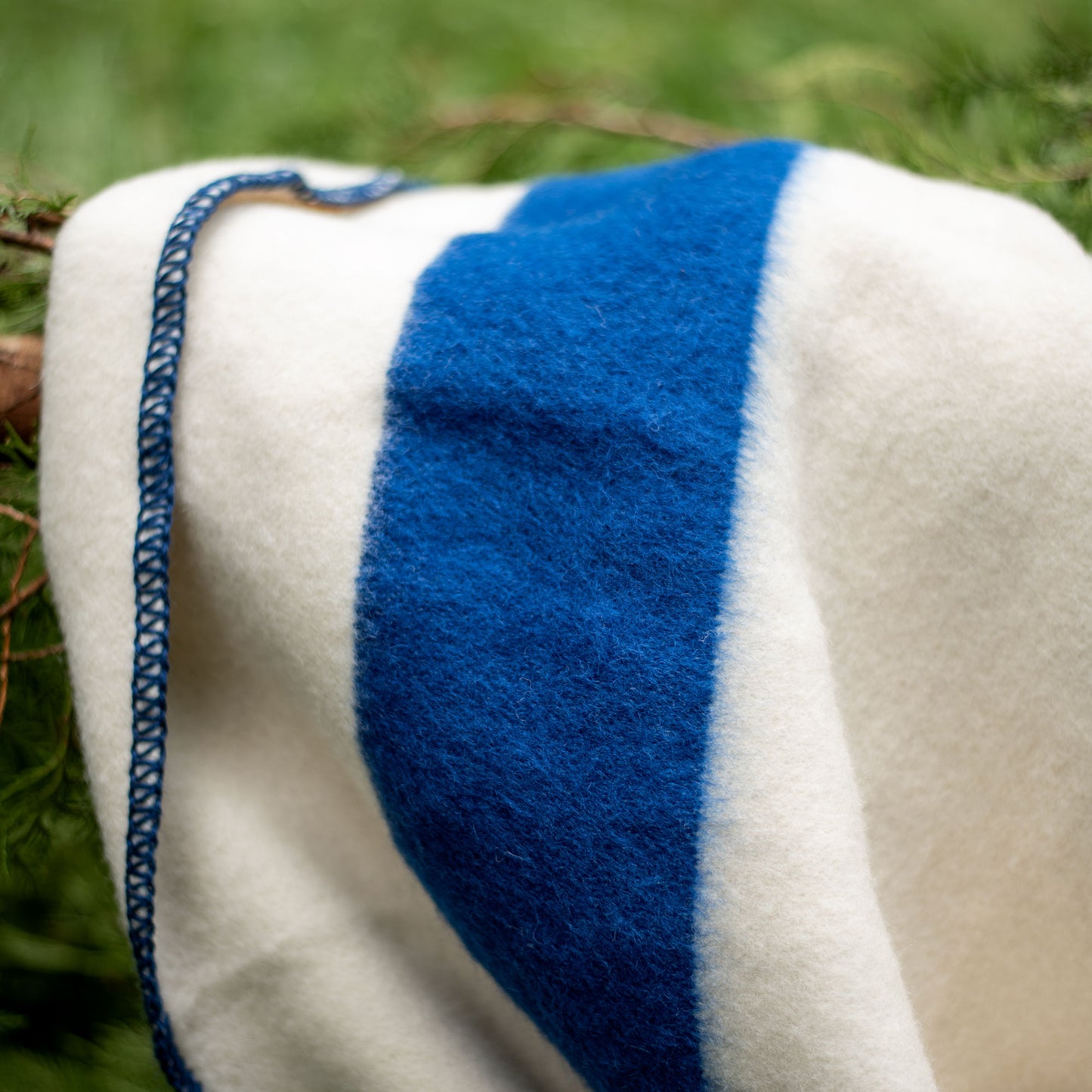 Pure New Wool Heavyweight Blanket - Natural White/Blue