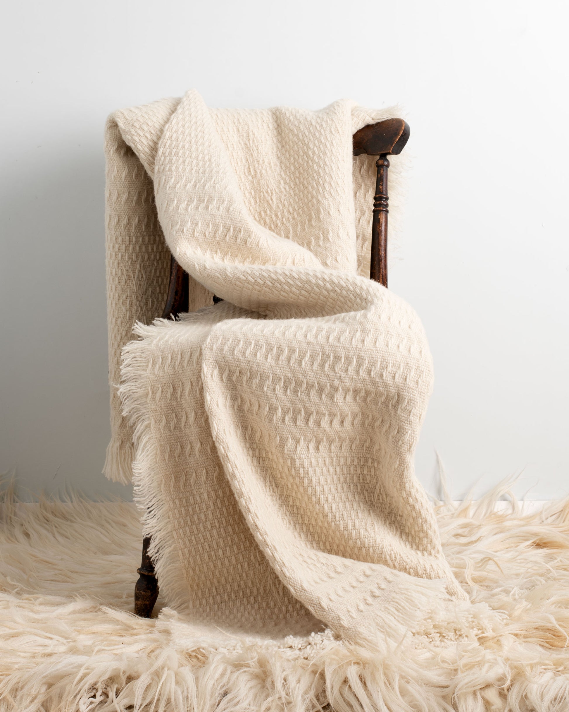 Handwoven Thick Wool Blanket - Made of 100% Pure Wool – Luvian Woollens